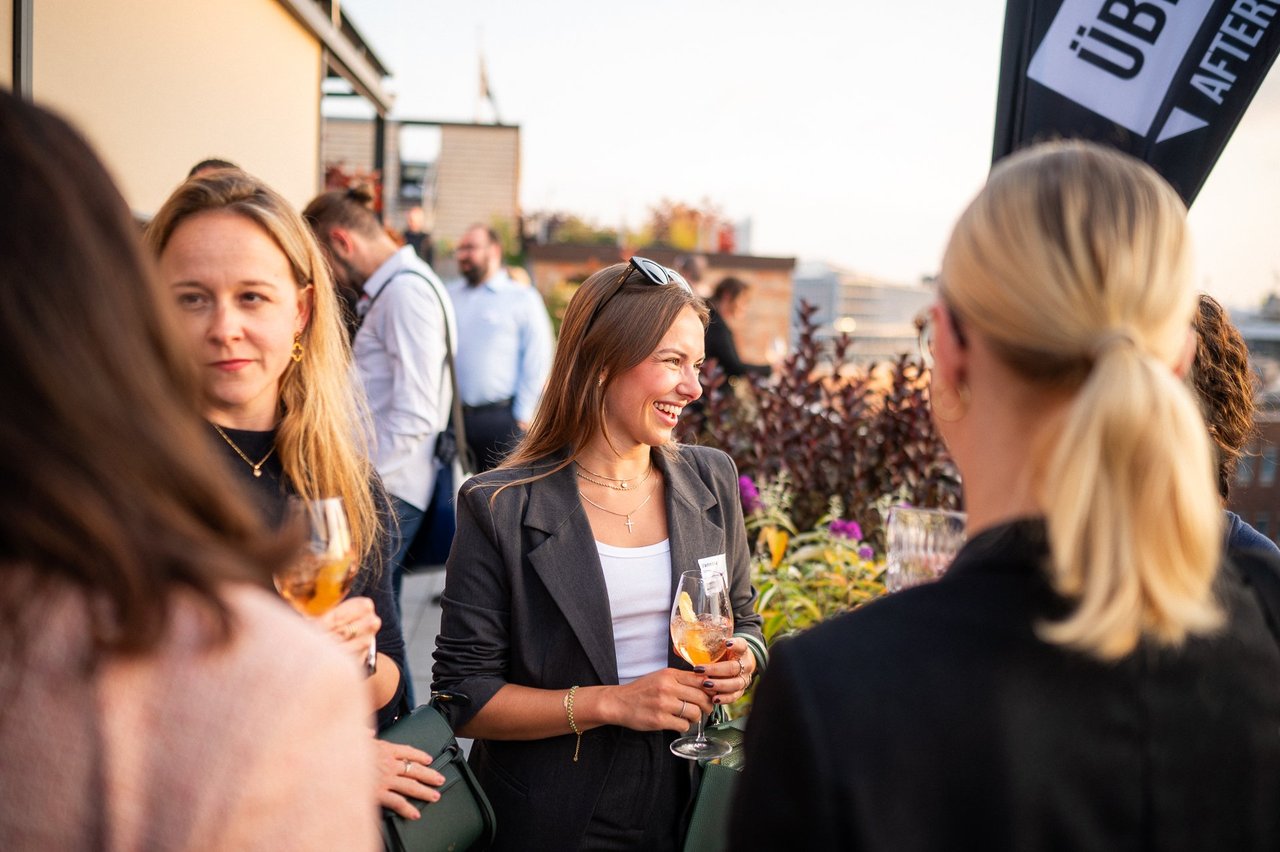 Besucherin bei der ÜBERSTUNDE
